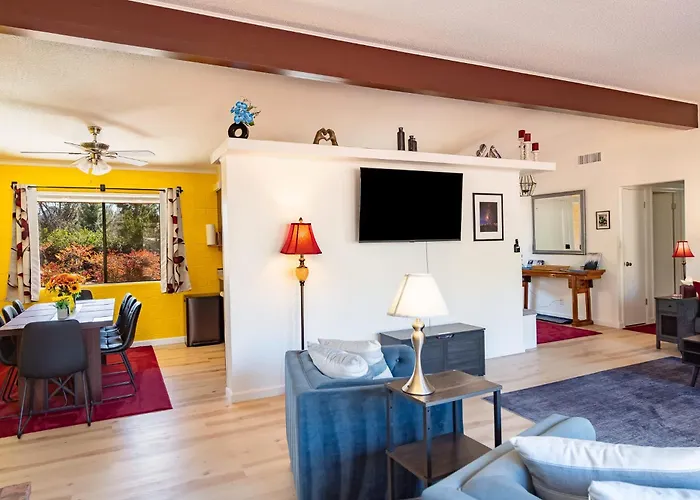 Holiday home Myrinn- Classic Beauty With Firepit And Red Rock Views *