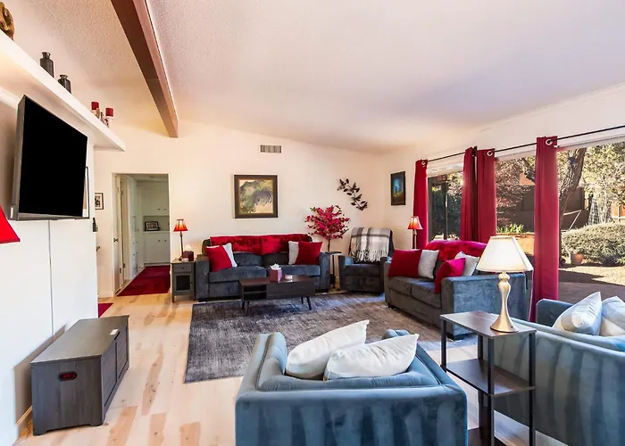 Holiday home Myrinn- Classic Beauty With Firepit And Red Rock Views *